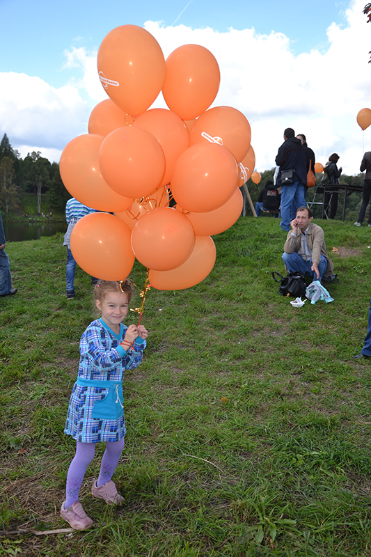 Девочка с воздушными шариками